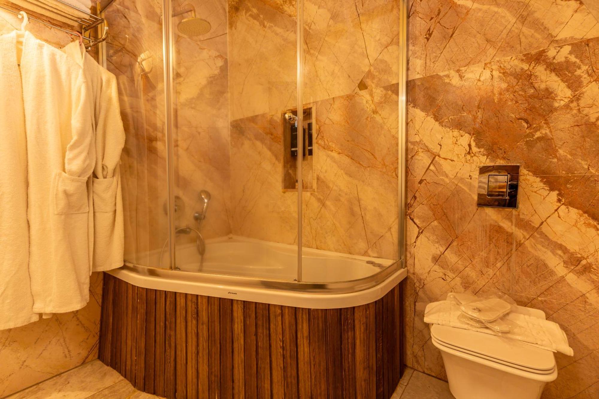 Walnut House 2*