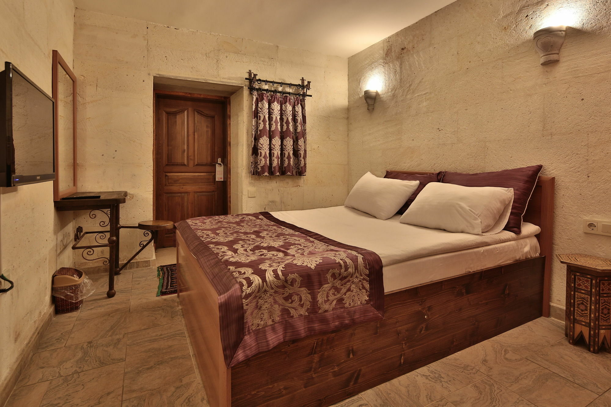 Walnut House 2*