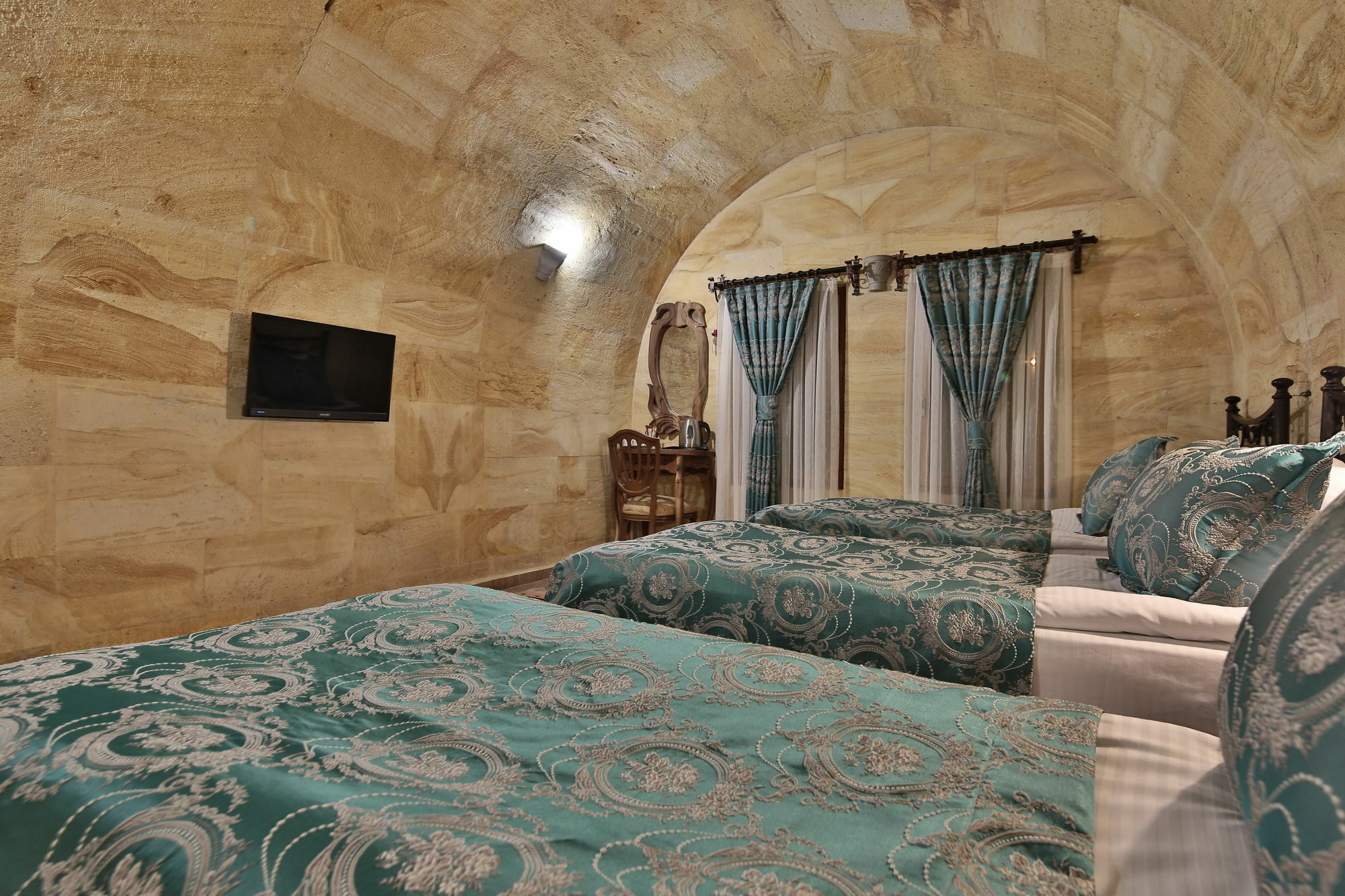 Walnut House 2*